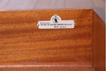 アンティーク家具　イギリスアンティーク　艶やかなマホガニー材が魅力のチェスト(引き出し、ドロワー)