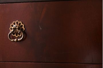 アンティーク家具　イギリスアンティーク　艶やかなマホガニー材が魅力のチェスト(引き出し、ドロワー)