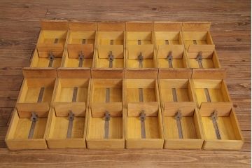 レトロ家具　昭和レトロ　ネームプレート付き 便利なカードケース(引き出し、チェスト、ドロワー、図書館、図書室)