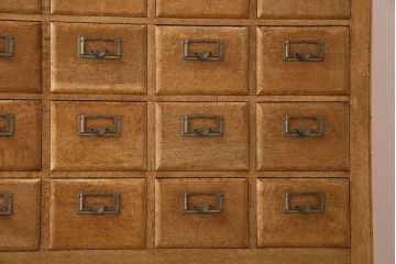 レトロ家具　昭和レトロ　ネームプレート付き 便利なカードケース(引き出し、チェスト、ドロワー、図書館、図書室)