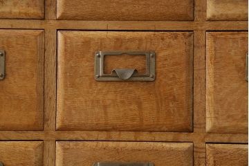 レトロ家具　昭和レトロ　ネームプレート付き 便利なカードケース(引き出し、チェスト、ドロワー、図書館、図書室)