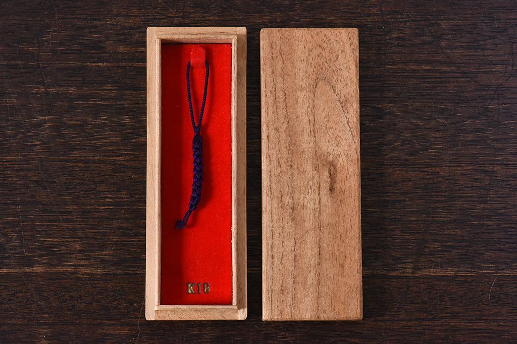 アンティーク雑貨　箱付　ひょうたんモチーフのK18ストラップ