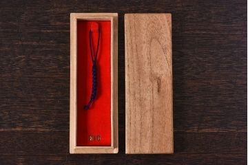 アンティーク雑貨　箱付　ひょうたんモチーフのK18ストラップ