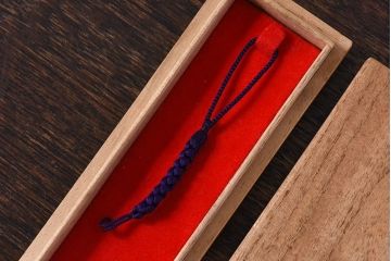 アンティーク雑貨　箱付　ひょうたんモチーフのK18ストラップ