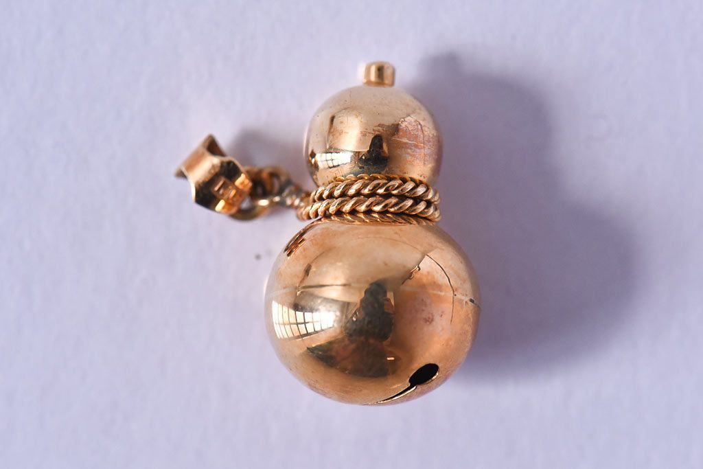 アンティーク雑貨　箱付　ひょうたんモチーフのK18ストラップ