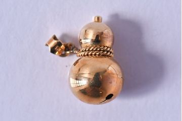 アンティーク雑貨　箱付　ひょうたんモチーフのK18ストラップ