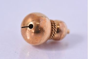 アンティーク雑貨　箱付　ひょうたんモチーフのK18ストラップ