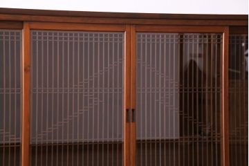 アンティーク家具　組子の書院戸を使用した和の雰囲気を高めるオリジナルキャビネット(戸棚、飾り棚)