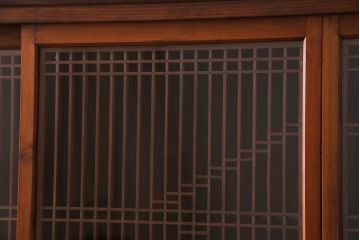 アンティーク家具　組子の書院戸を使用した和の雰囲気を高めるオリジナルキャビネット(戸棚、飾り棚)