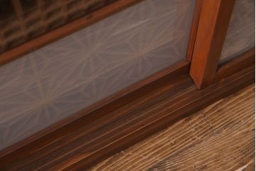 アンティーク家具　組子の書院戸を使用した和の雰囲気を高めるオリジナルキャビネット(戸棚、飾り棚)