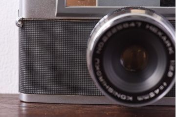 アンティーク雑貨　ビンテージカメラ　ケース付き　小西六　KONICA(コニカ) J