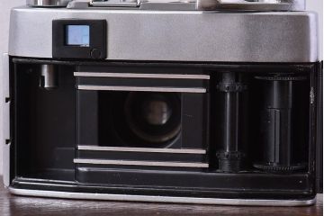 アンティーク雑貨　ビンテージカメラ　ケース付き　小西六　KONICA(コニカ) J