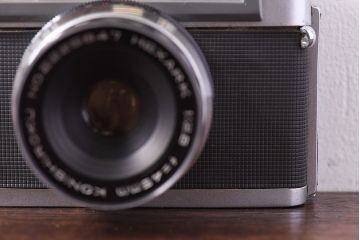 アンティーク雑貨　ビンテージカメラ　ケース付き　小西六　KONICA(コニカ) J