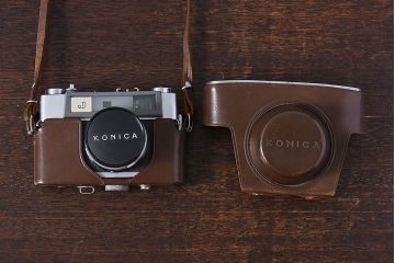 アンティーク雑貨　ビンテージカメラ　ケース付き　小西六　KONICA(コニカ) J