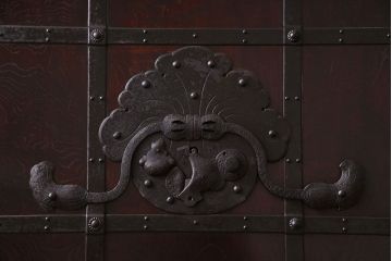 和製アンティーク　総ケヤキ材　堂々とした佇まいの富山蔵戸(引き戸、建具、玄関戸)