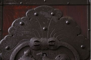 和製アンティーク　総ケヤキ材　堂々とした佇まいの富山蔵戸(引き戸、建具、玄関戸)