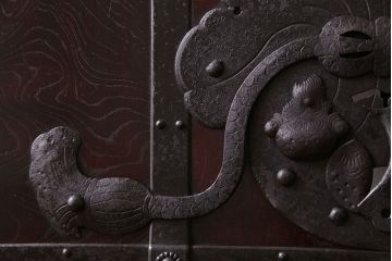 和製アンティーク　総ケヤキ材　堂々とした佇まいの富山蔵戸(引き戸、建具、玄関戸)