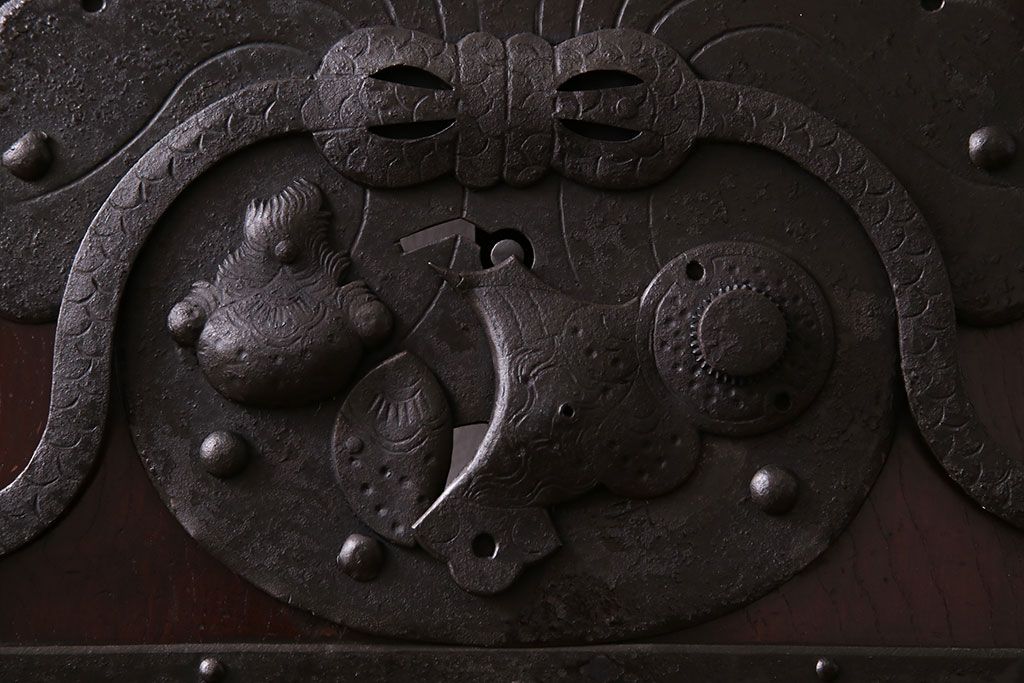 和製アンティーク　総ケヤキ材　堂々とした佇まいの富山蔵戸(引き戸、建具、玄関戸)