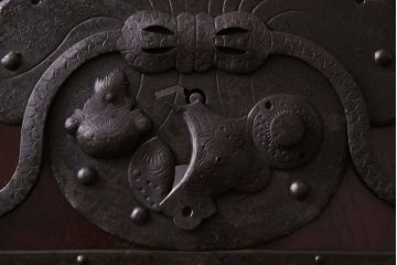 和製アンティーク　総ケヤキ材　堂々とした佇まいの富山蔵戸(引き戸、建具、玄関戸)