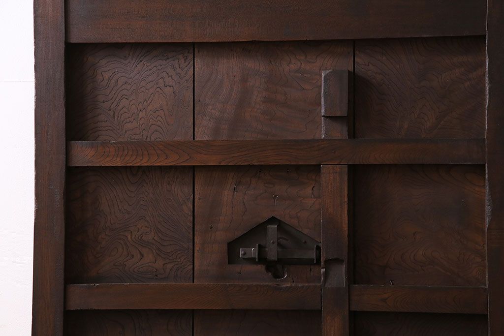 和製アンティーク　総ケヤキ材　堂々とした佇まいの富山蔵戸(引き戸、建具、玄関戸)