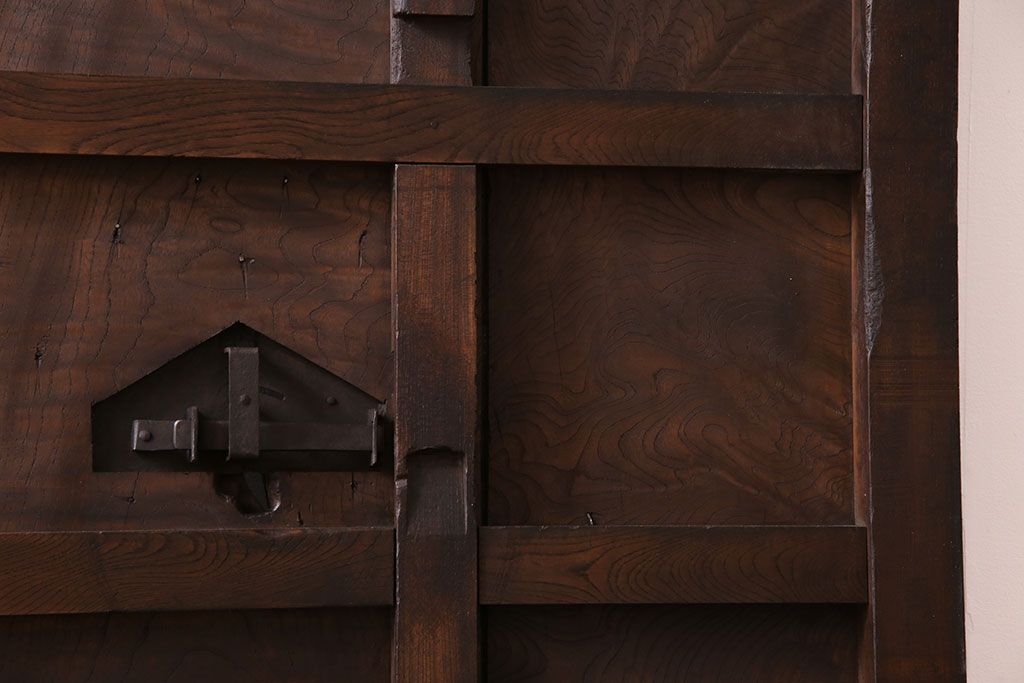 和製アンティーク　総ケヤキ材　堂々とした佇まいの富山蔵戸(引き戸、建具、玄関戸)