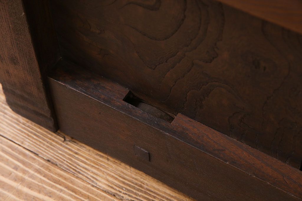 和製アンティーク　総ケヤキ材　堂々とした佇まいの富山蔵戸(引き戸、建具、玄関戸)