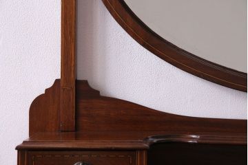 アンティーク家具　イギリスアンティーク　マホガニー材　優雅な佇まいが魅力のドレッサー(鏡台、化粧台、チェスト、引き出し)