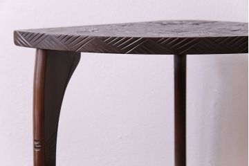 アンティーク雑貨　中古　伝統工芸　日光彫り　花の意匠が美しいコーナーラック(飾り台、花台)