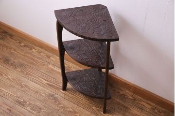 アンティーク雑貨　中古　伝統工芸　日光彫り　花の意匠が美しいコーナーラック(飾り台、花台)