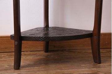 アンティーク雑貨　中古　伝統工芸　日光彫り　花の意匠が美しいコーナーラック(飾り台、花台)
