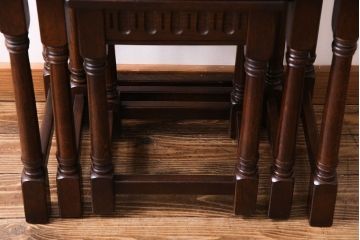 ヴィンテージ家具　イギリスビンテージ　オーク材　落ち着きのある空間作りにおすすめのネストテーブル(サイドテーブル)