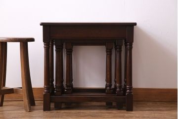 ヴィンテージ家具　イギリスビンテージ　オーク材　落ち着きのある空間作りにおすすめのネストテーブル(サイドテーブル)