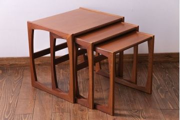 北欧家具　チーク材　コンパクトな仕様が魅力のネストテーブル(サイドテーブル)