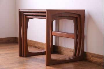 北欧家具　チーク材　コンパクトな仕様が魅力のネストテーブル(サイドテーブル)