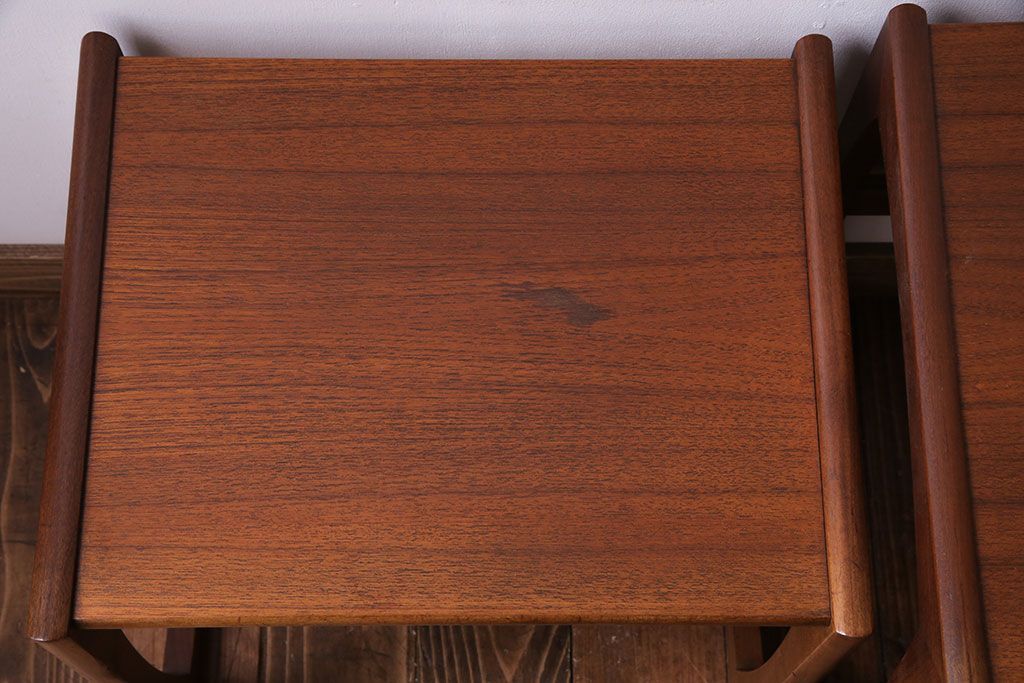 北欧家具　チーク材　コンパクトな仕様が魅力のネストテーブル(サイドテーブル)