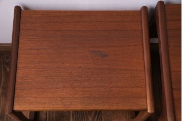 北欧家具　チーク材　コンパクトな仕様が魅力のネストテーブル(サイドテーブル)