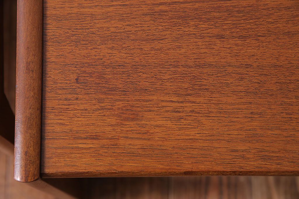 北欧家具　チーク材　コンパクトな仕様が魅力のネストテーブル(サイドテーブル)