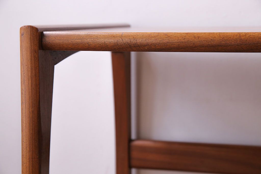 北欧家具　チーク材　コンパクトな仕様が魅力のネストテーブル(サイドテーブル)