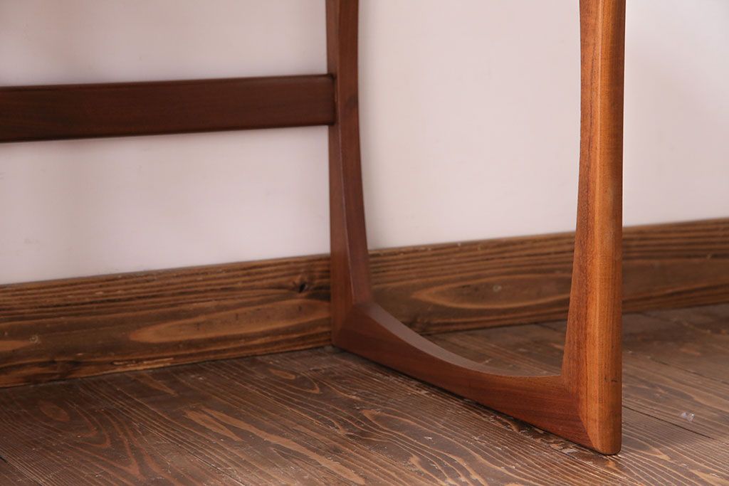 北欧家具　チーク材　コンパクトな仕様が魅力のネストテーブル(サイドテーブル)