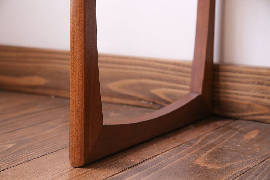 北欧家具　チーク材　コンパクトな仕様が魅力のネストテーブル(サイドテーブル)