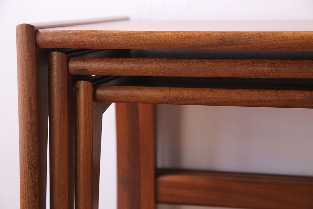 北欧家具　チーク材　コンパクトな仕様が魅力のネストテーブル(サイドテーブル)