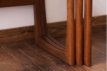 北欧家具　チーク材　コンパクトな仕様が魅力のネストテーブル(サイドテーブル)