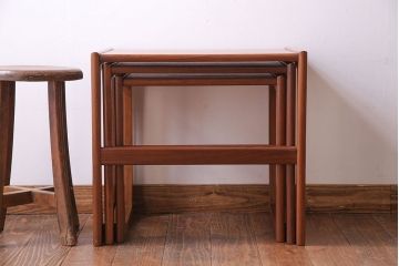 北欧家具　チーク材　コンパクトな仕様が魅力のネストテーブル(サイドテーブル)