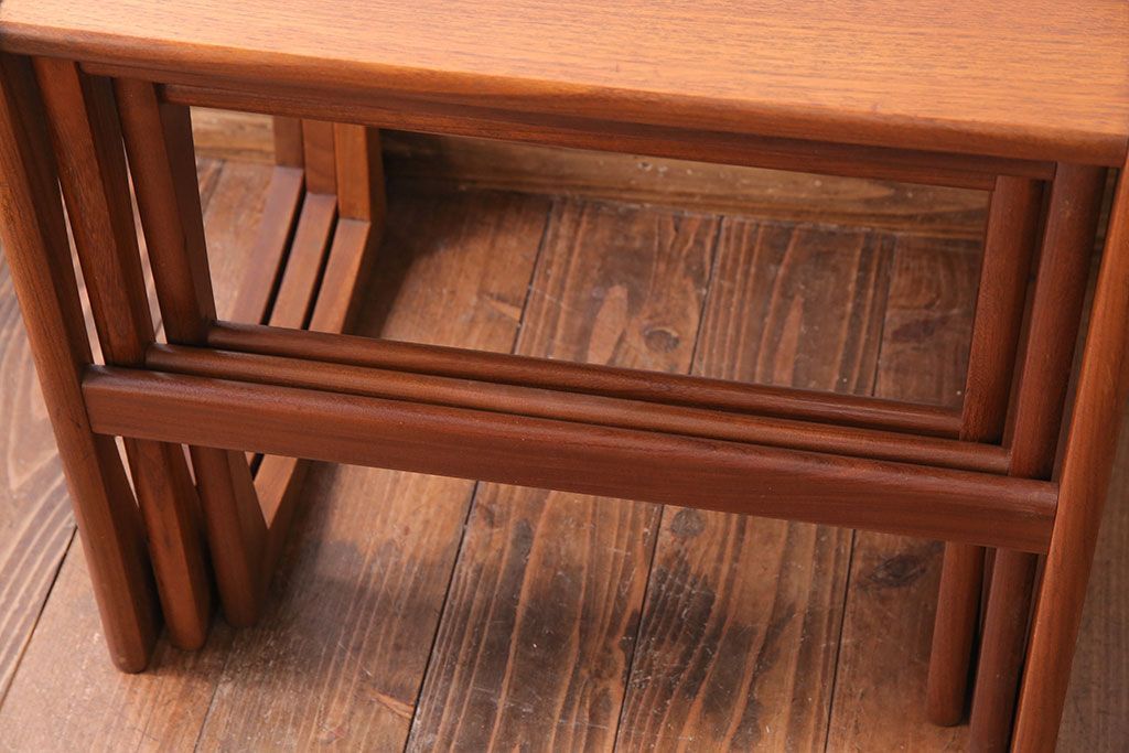 北欧家具　チーク材　コンパクトな仕様が魅力のネストテーブル(サイドテーブル)