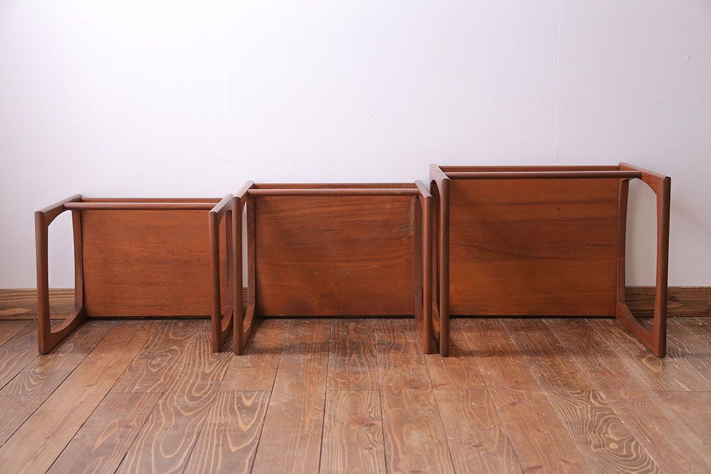 北欧家具　チーク材　コンパクトな仕様が魅力のネストテーブル(サイドテーブル)