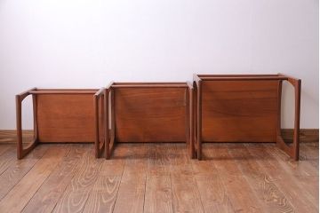 北欧家具　チーク材　コンパクトな仕様が魅力のネストテーブル(サイドテーブル)