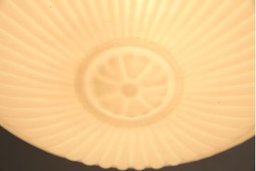 大正〜昭和初期　特大　レトロな陽刻照明(天井照明、ペンダントライト、シェード)
