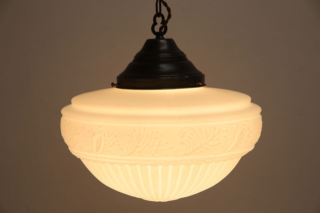 大正〜昭和初期　特大　レトロな陽刻照明(天井照明、ペンダントライト、シェード)