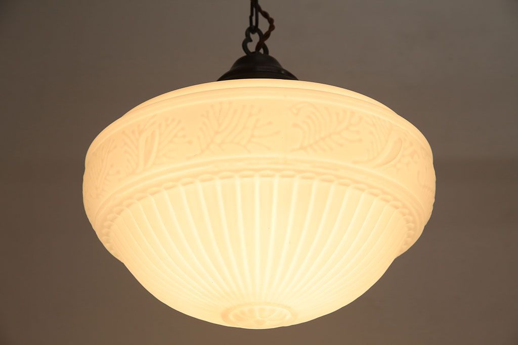 大正〜昭和初期　特大　レトロな陽刻照明(天井照明、ペンダントライト、シェード)