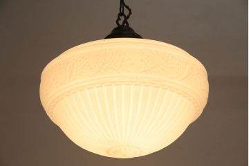 大正〜昭和初期　特大　レトロな陽刻照明(天井照明、ペンダントライト、シェード)
